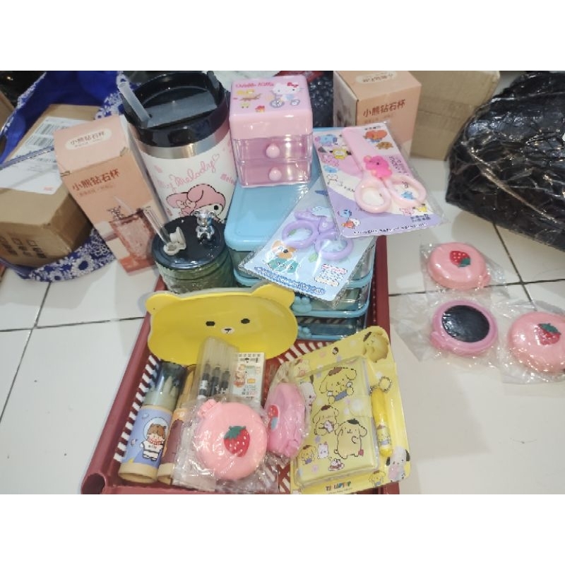 

alat tulis kejutan