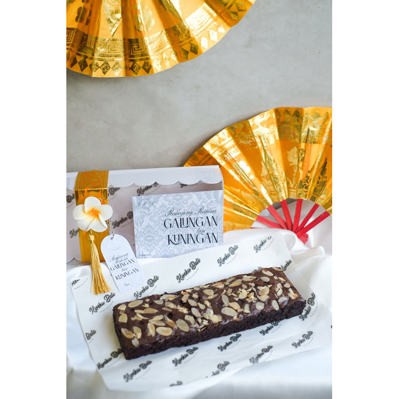 

HAMPERS GALUNGAN KUNINGAN BALI | JEPUN HAMPERS | BROWNIES BALI | HAMPERS BALI | PARCEL BALI