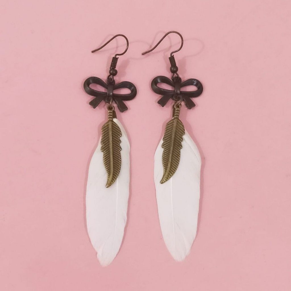 Anting Fashion Hook Bulu Putih
