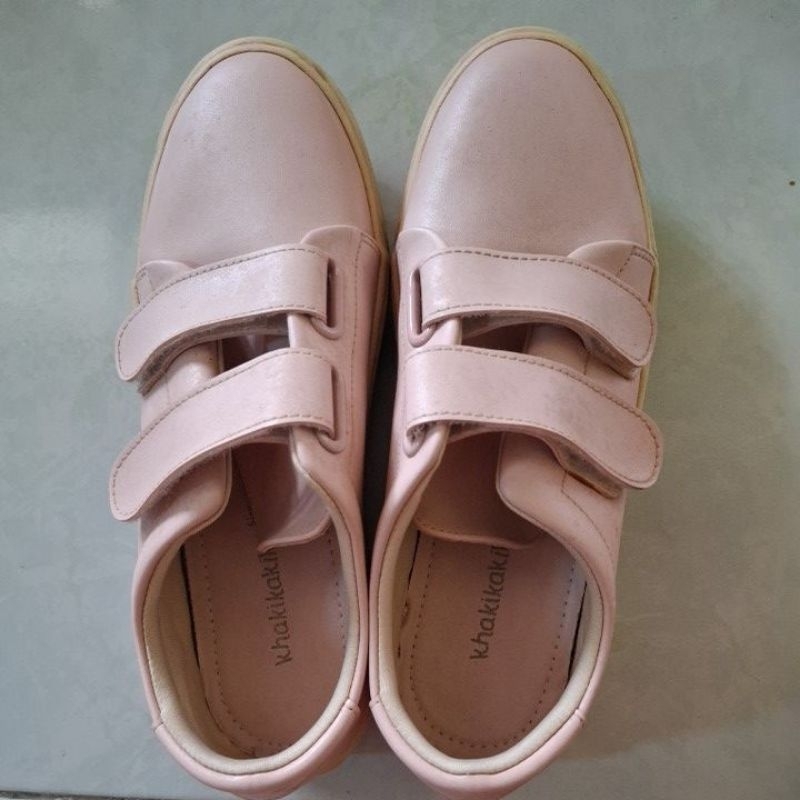 Sepatu preloved merk khakikakiku