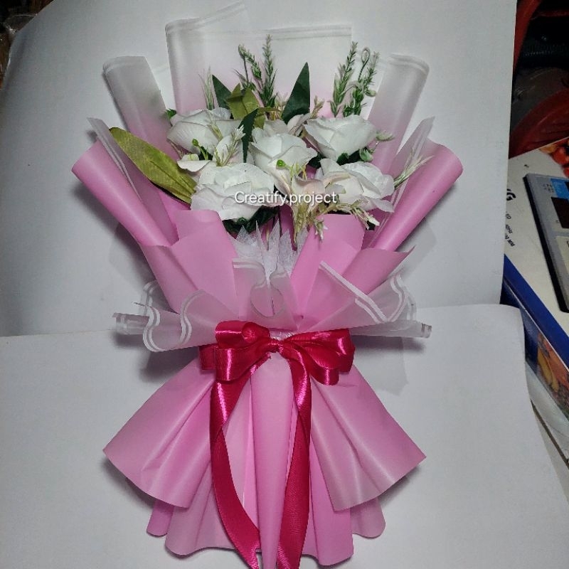 Buket Bunga Mawar Putih