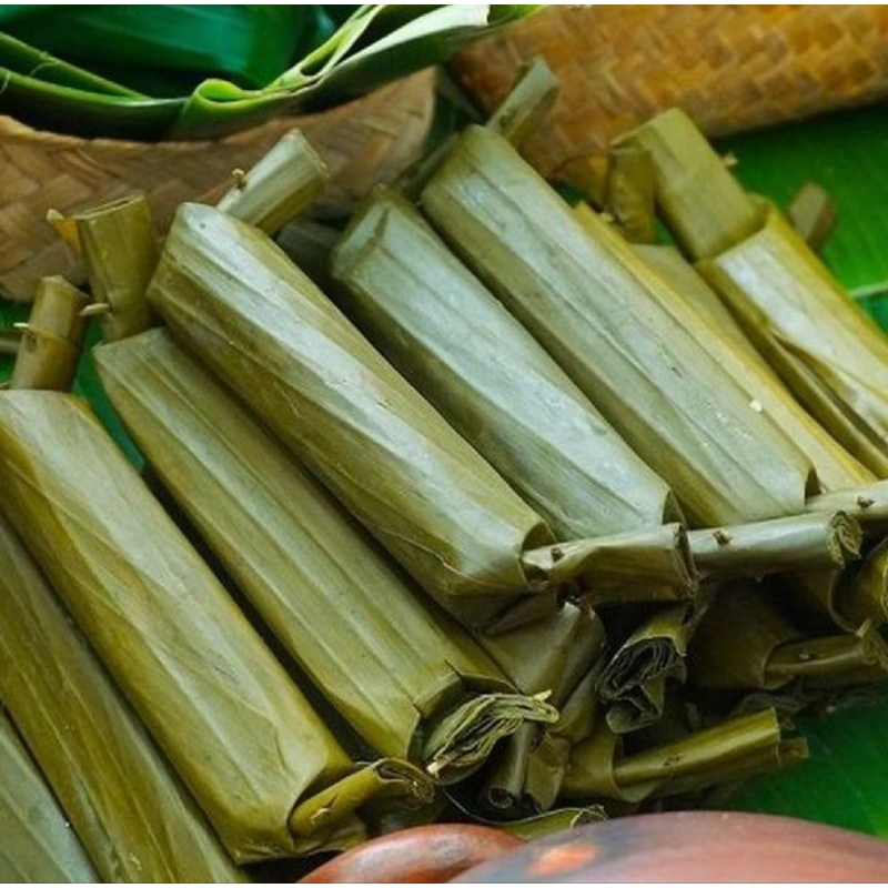 

lontong daun pisang per biji