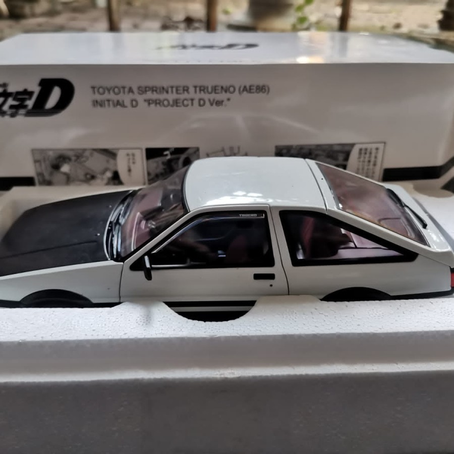 autoart 1:18 toyota trueno AE86 initial d