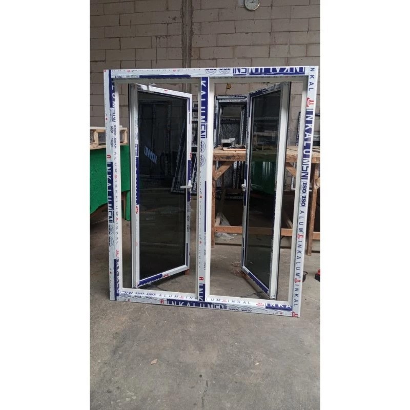 jendela aluminium dua daun  L80xT100  pintu free packing kayu