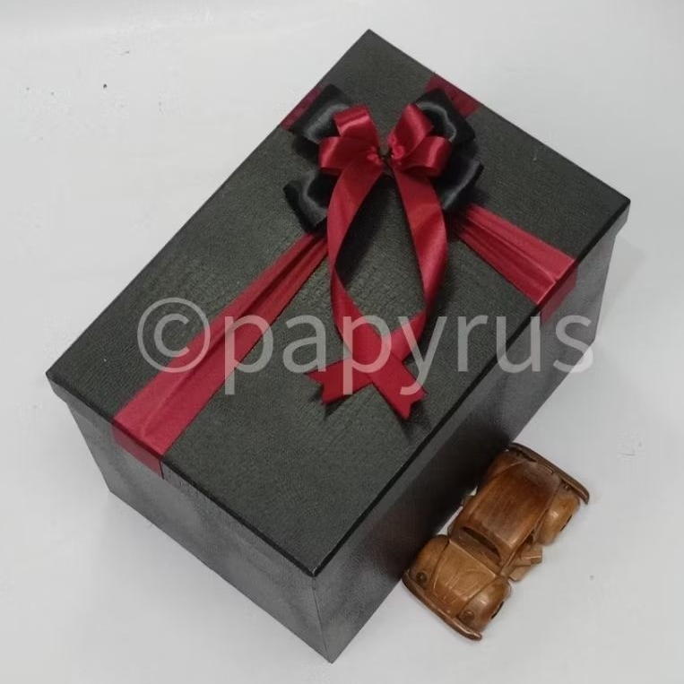 

PAPYRUS 20x30 Tinggi 20cm Kotak Kado Gift Box V3
