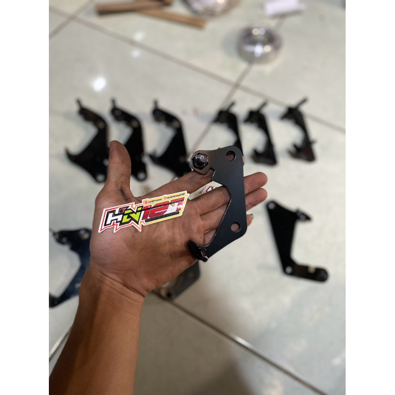 BREKET CUSTOM BOTTOM FIZR PNP KALIPER DISK STD AEROX / BREKET KALIPER FIZR PNP KALIPER DISK AEROX ST