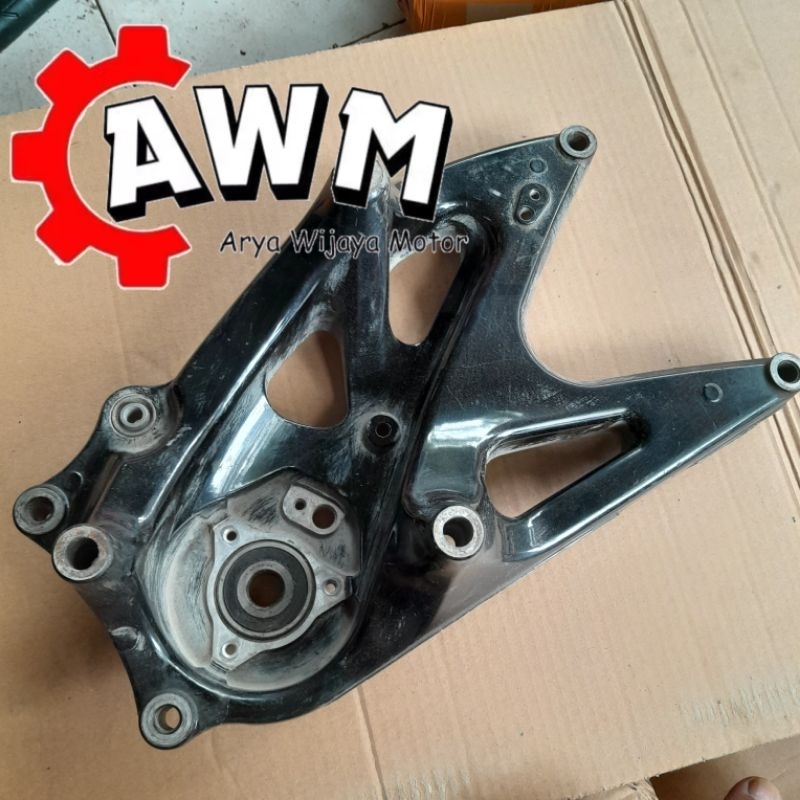 Arm pangkon knalpot old nmax 155 kode 2dp original