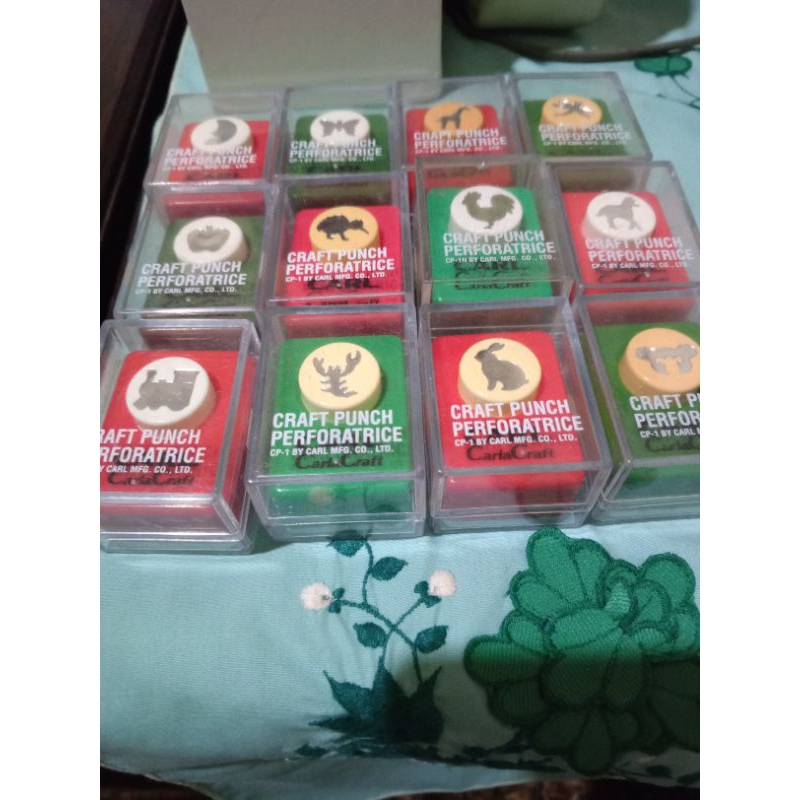 

Craft Punch Pembolong Kertas untuk Seni