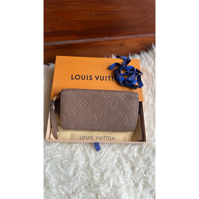 LV Wallet empreinte original authentic