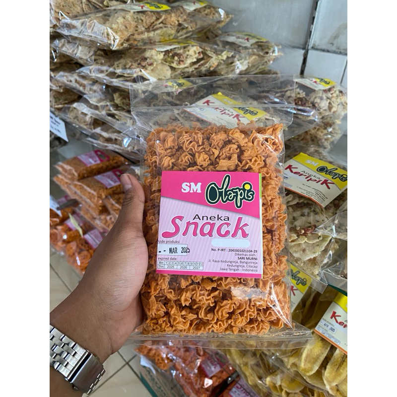 

(aoleholeh.id) Mie pedas cemilan oleh oleh Cilacap