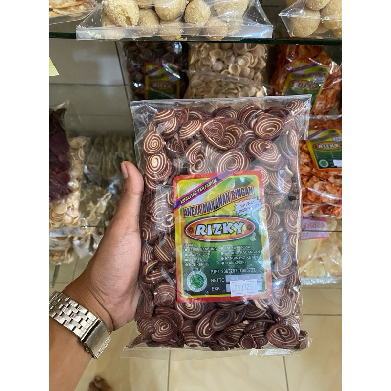 

(Oleholeh.id) Kupinh unyil makanan cemilan Cilacap
