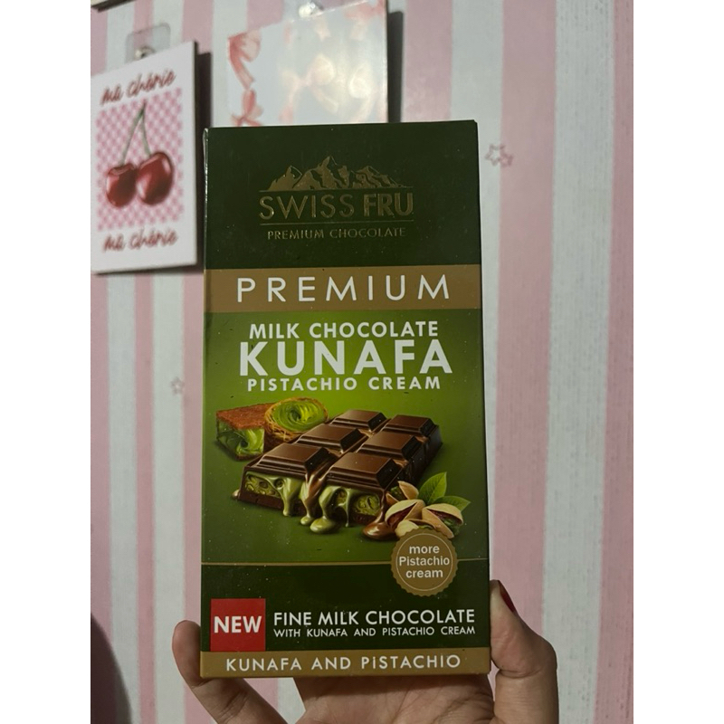 

Milk Chocolate Kunafa Pistacio Cream