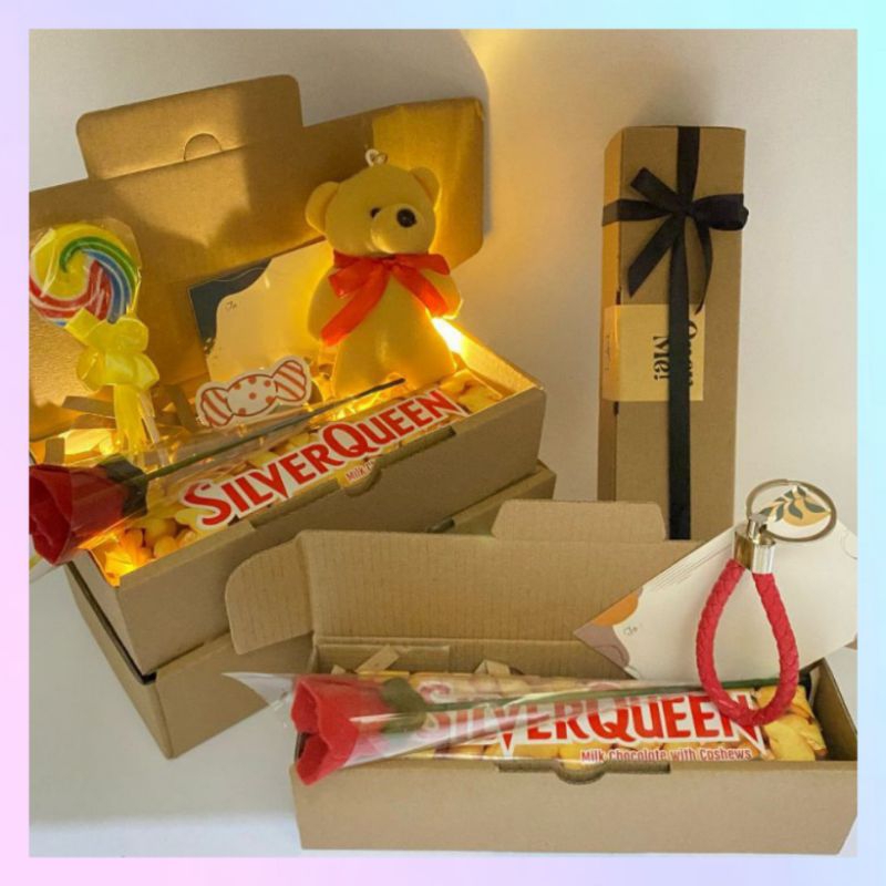 

Hampers Coklat Silverqueen Buket Mawar Boneka Kado Ulang Tahun Wisuda Lebaran Natal Dll.