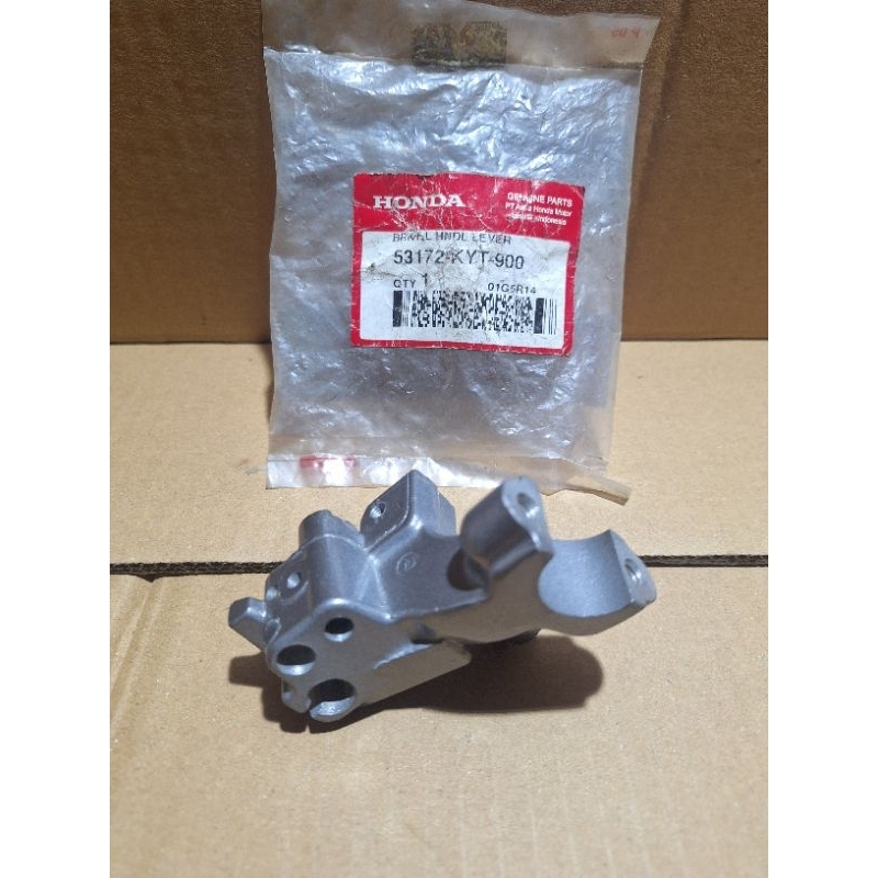 breket L handle lever dudukan rem kiri honda scoopy karbu original ahm honda 53172-kyt-900