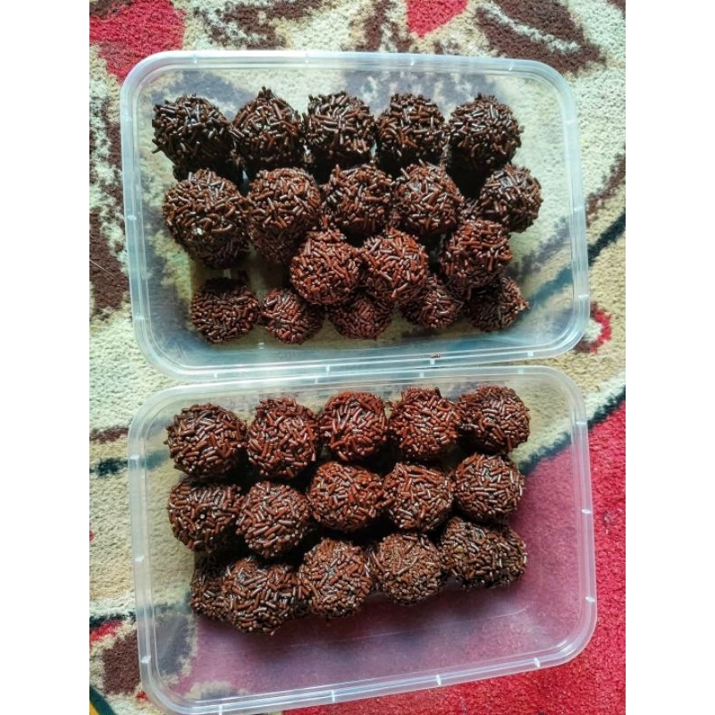 

Kue Coklat Rambutan