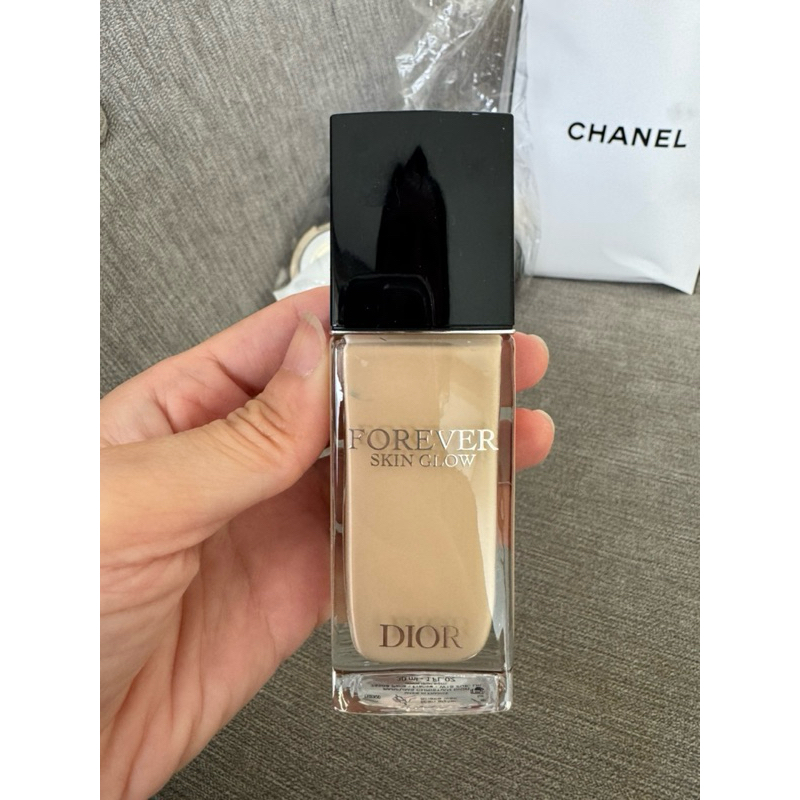 Dior foundation skinglow 0n. Original-preloved