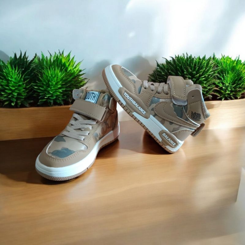 Sepatu Sneakers Anak Youth Balance Army