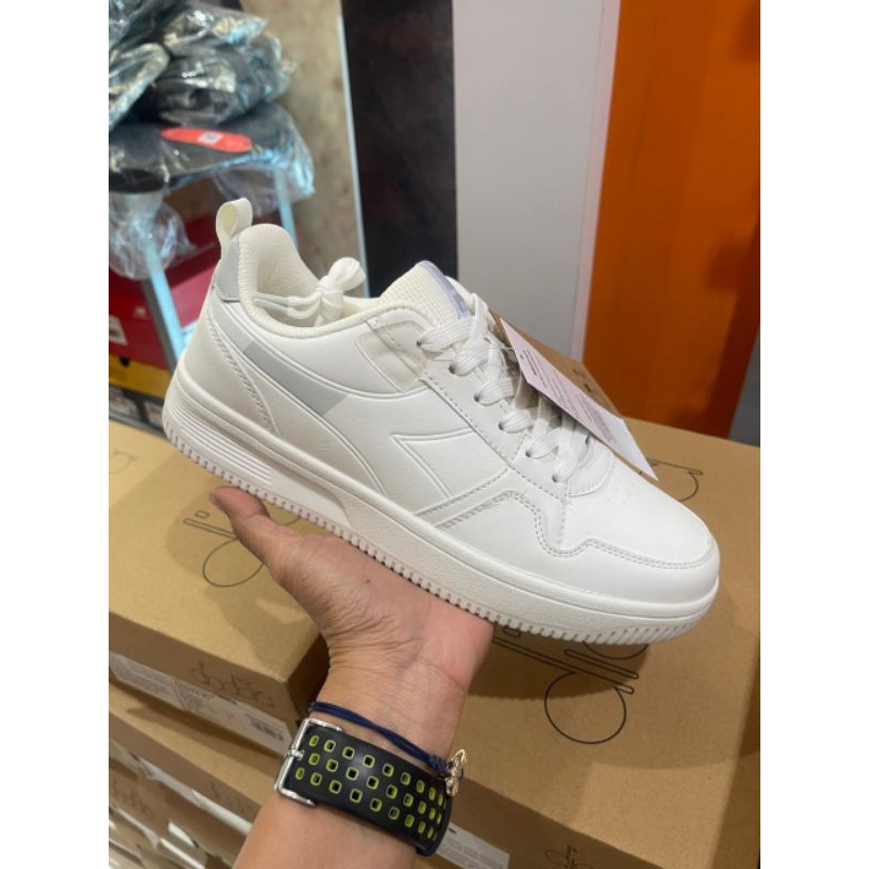 SEPATU DIADORA KAZUMI DISKON. ORIGINAL SPORT STATION