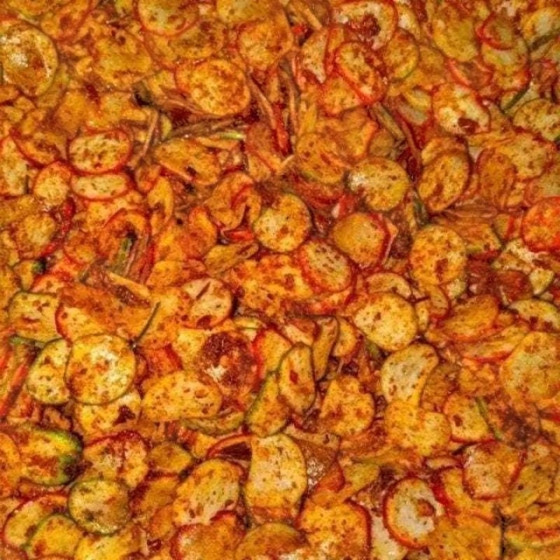 

Kerupuk seblak kencur pedas daun jeruk kemasan 250gr