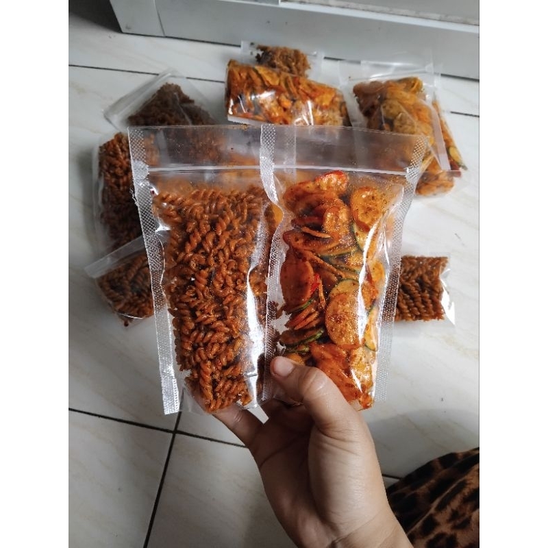 

Paket 5pcs makaroni spiral kerupuk bantet cikruh pedas