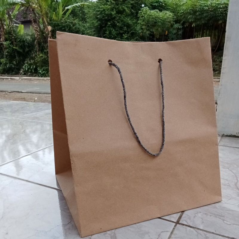 

paper bag R8 ukuran 23×21×25 cm (PAKET 12 PCS)Tas kertas /Tas kado / Tas sovenir