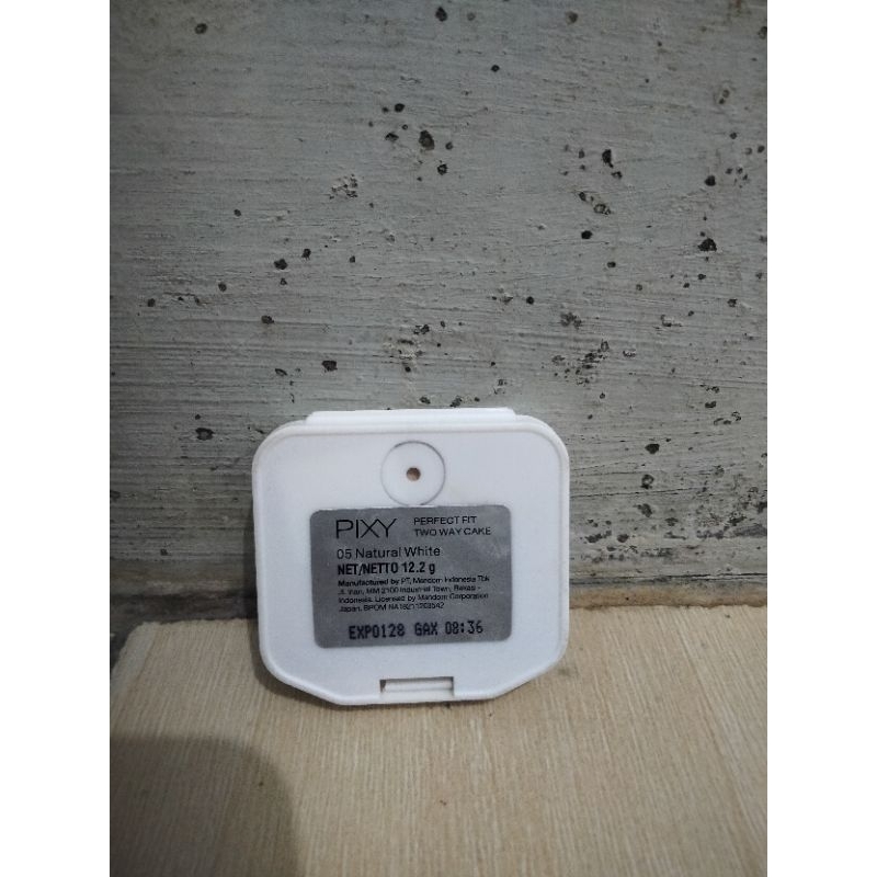 PIXY PERFECT FIT TWO WAY CAKE