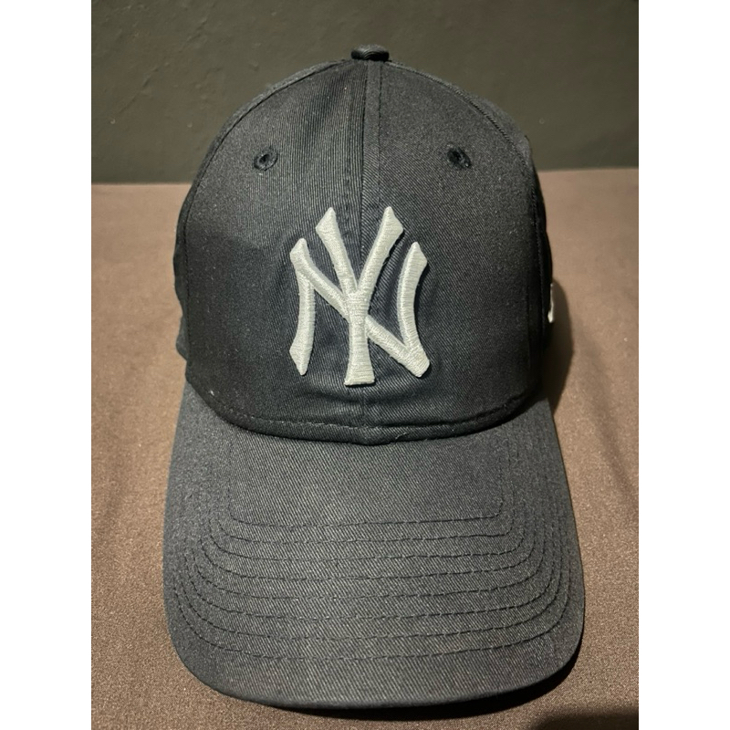 Preloved Topi / Cap NY NEWERA Hitam