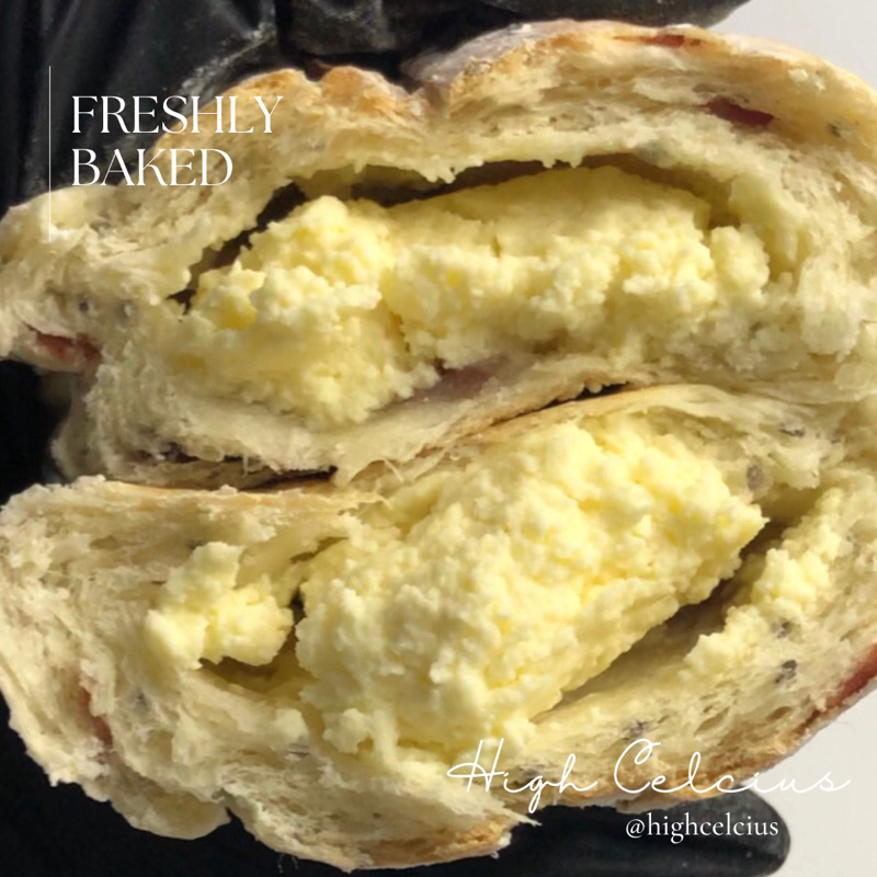 

cranberry cream cheese sourdough bread roti halal sehat roti diet sour dough choco chips sourdough classic chocolate coklat roti snack makanan cemilan camilan bandung viral krim keju cream kuliner roti gandum roti less gluten low fat low sugar