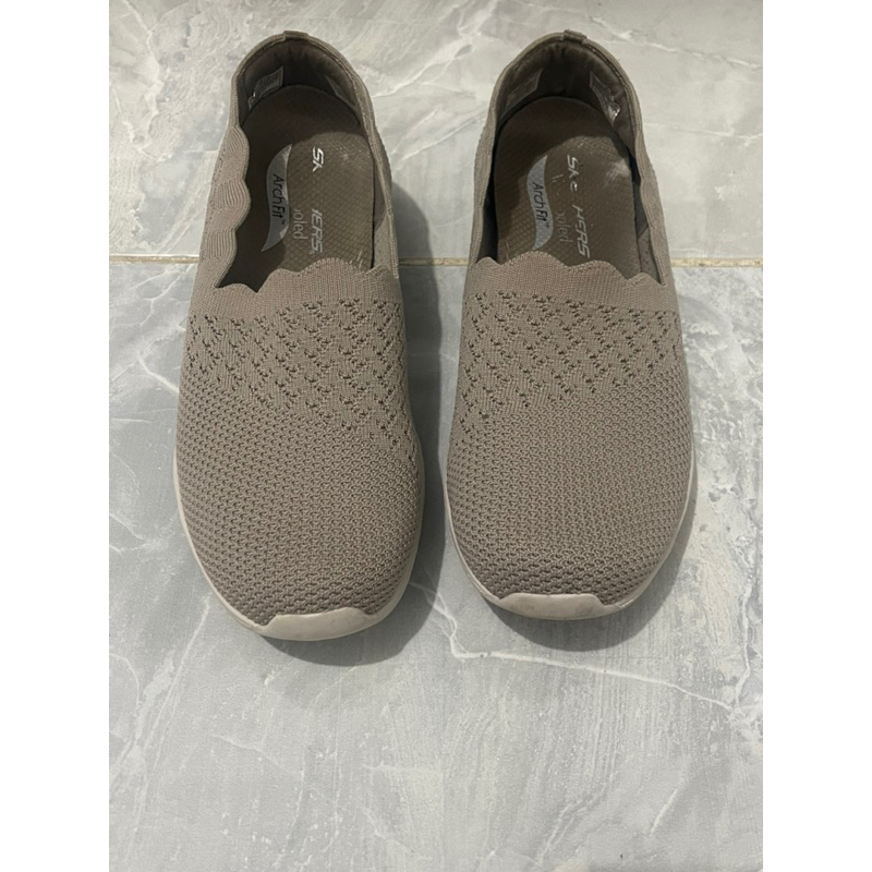 Preloved Sepatu Skechers Archfit