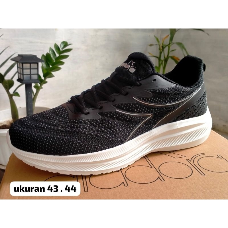 sepatu sport pria diadora ori asli warna hitam