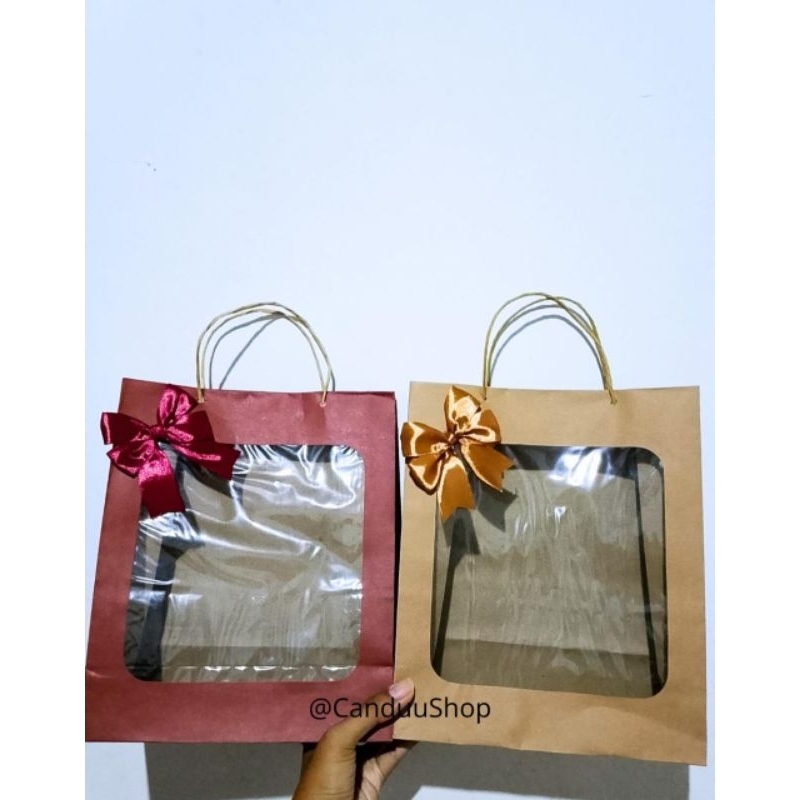 

Paper Bag Mika Souvenir Hampers Wedding Lebaran Natal Galungan Nyepi