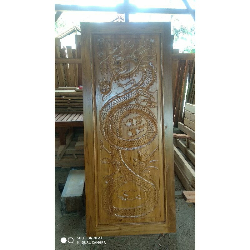 Daun pintu ukir naga