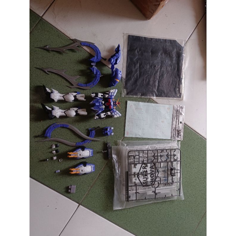 SUPERNOVA MG MASTER GRADE 1/100 SANDROCK