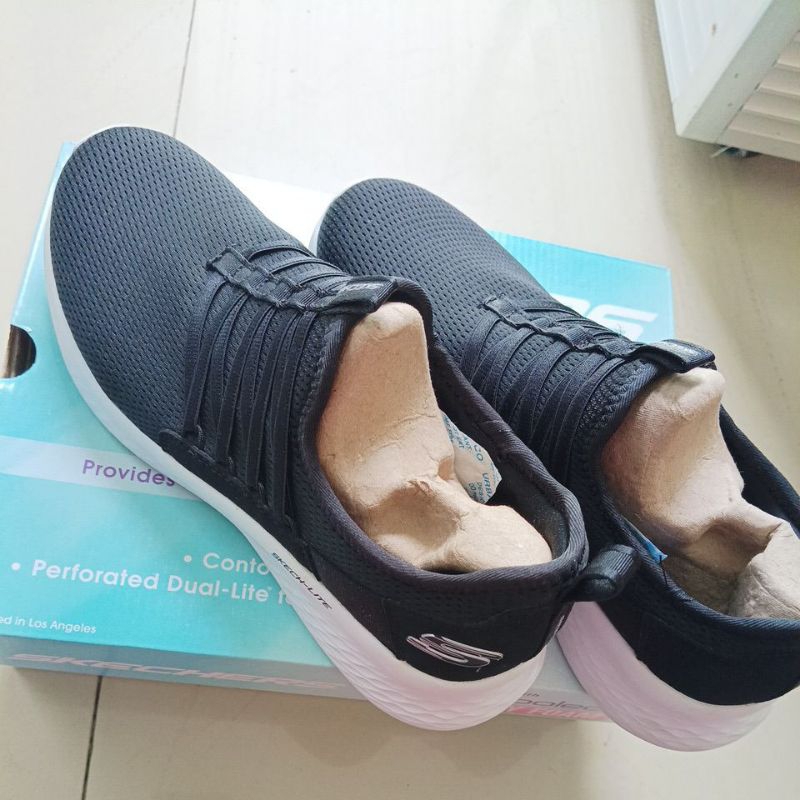 sepatu Skechers preloved