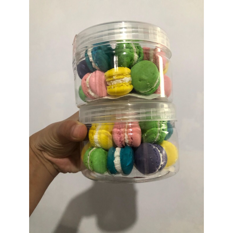 

macaroon denis