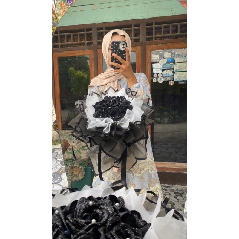 

Round bucket pita satin