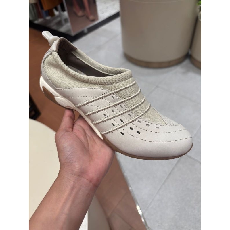 slipon Energize hush puppies FRee Paper bag