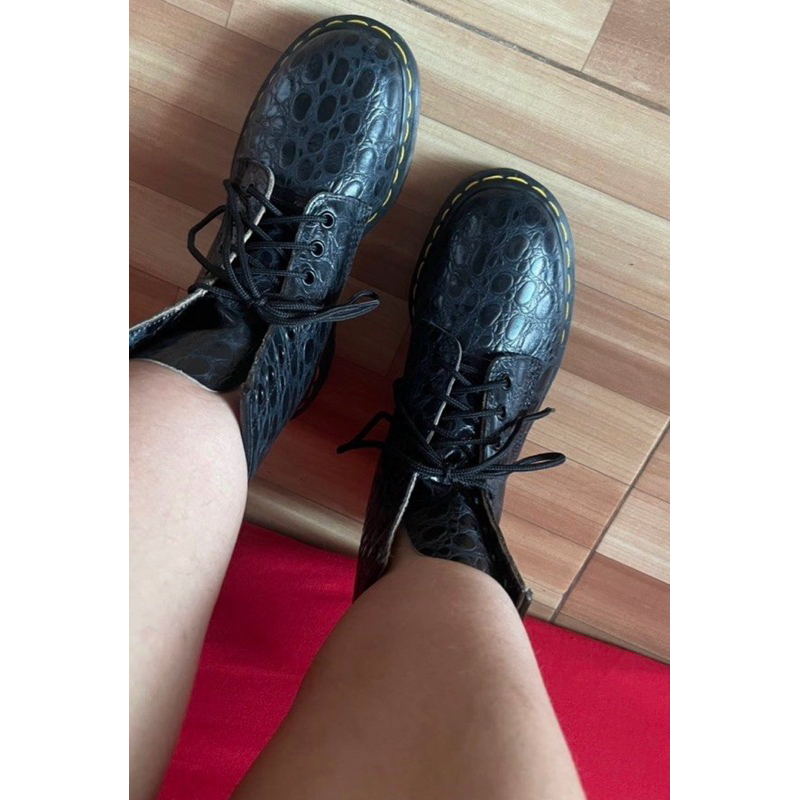 Sepatu dr martens