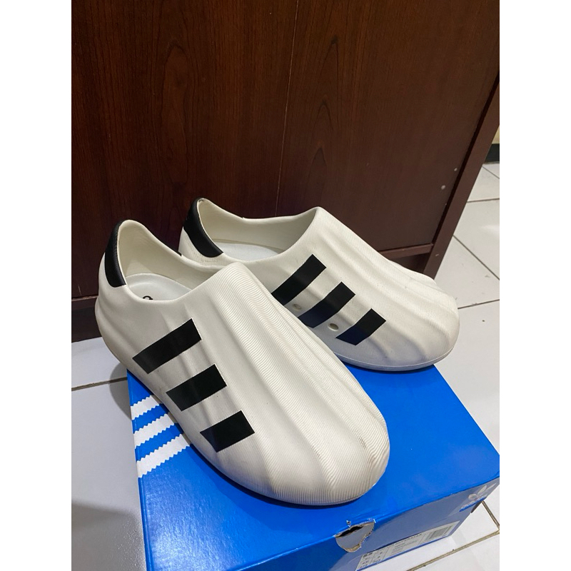 Sepatu adifoam superstar