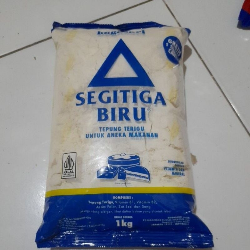 

Tepung terigu segitiga biru ekonomis 1 kg