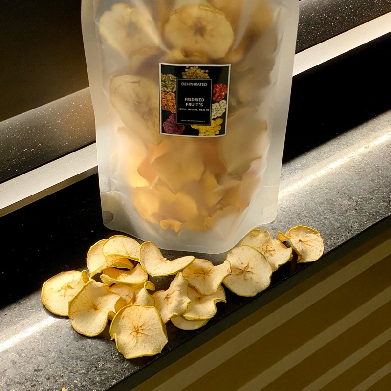 

Apel Kering Dried Apple 100 gram Apel kering iris Garnish Apel kering Dried Apple slice Garnish mocktail Infuse Water