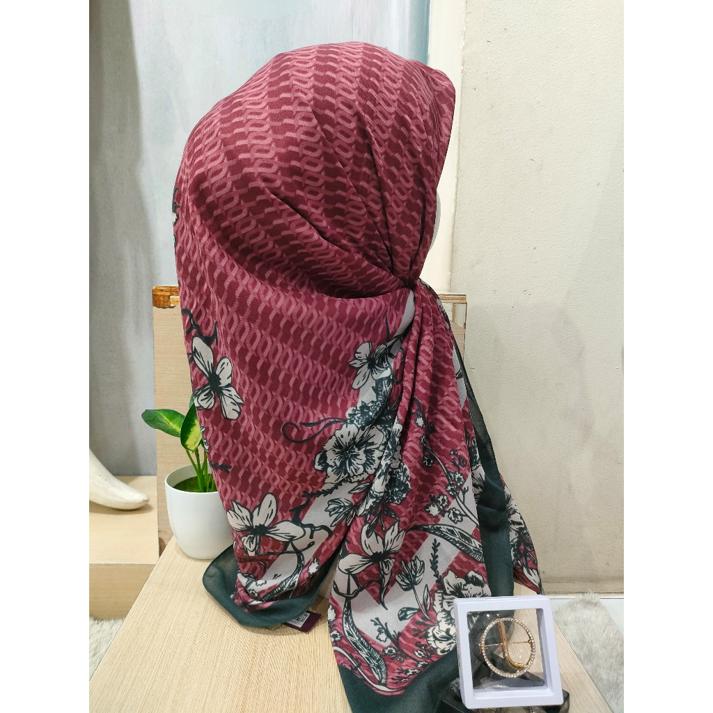 ELZATTA SEGI EMPAT KAILA BOTANI FLOWER BAHAN VOAL  MOTIF BUNGA  ELZATTA SCARF ELZATTA SEGI EMPAT