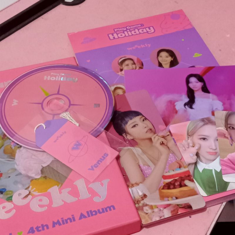 ALBUM WEEEKLY HOLIDAY M WORLD VERSION UNSEALED