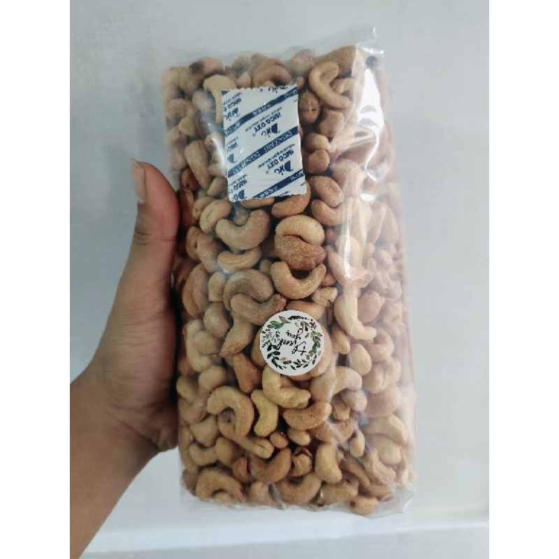 

kacang Mede utuh Mateng 1kg