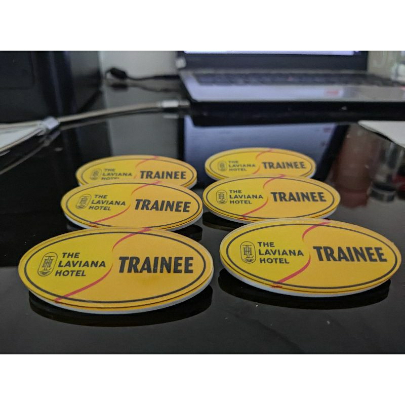 

Nama Dada Peniti Magnet / Name Tag Unik / Nama Dada Akrilik Bentuk Oval