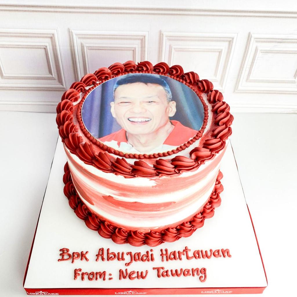 

Kue Ulang tahun/Birthday Cake/Kue Ultah tema Korean Red/Kue Ultah Edible