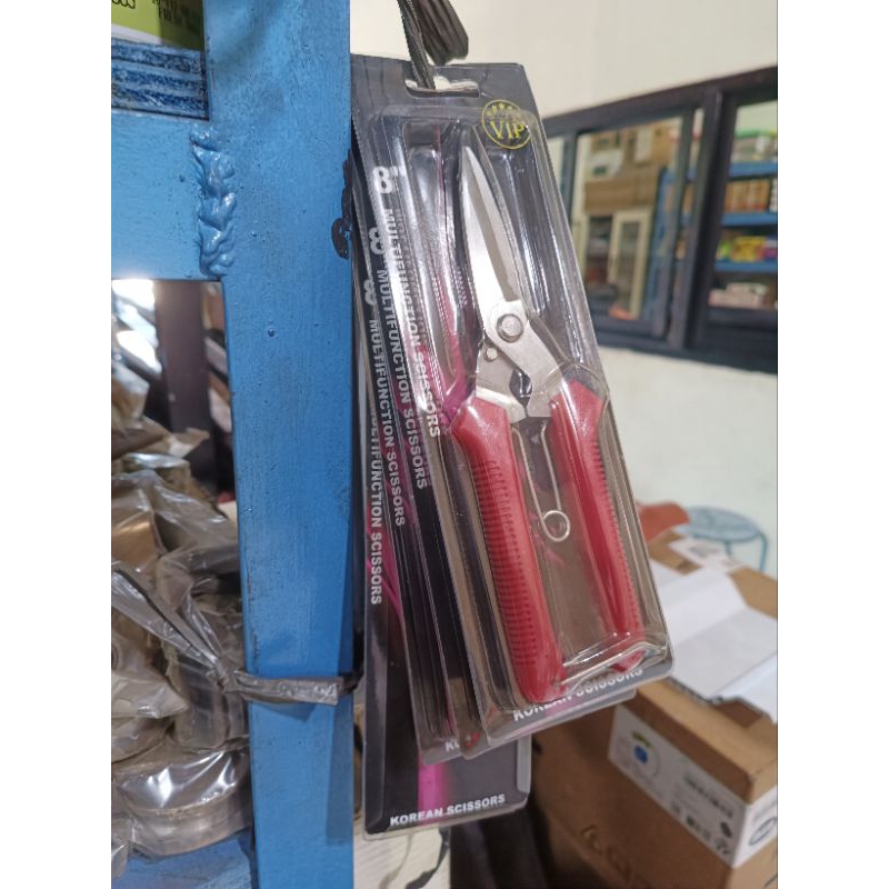

Gunting 8"inch (gunting seng baja ringan)