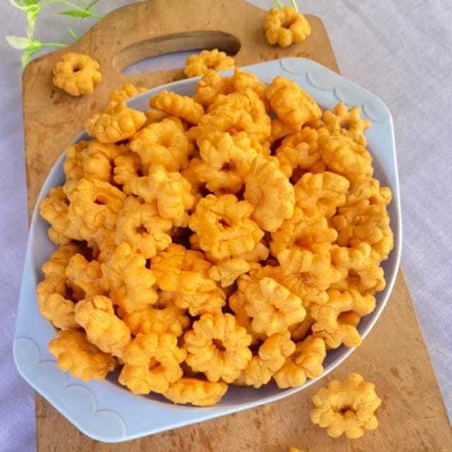 

cemilan KUE CINCIN RIBUT 1kg rasa asin manis pedas gurih enake poll pokoke