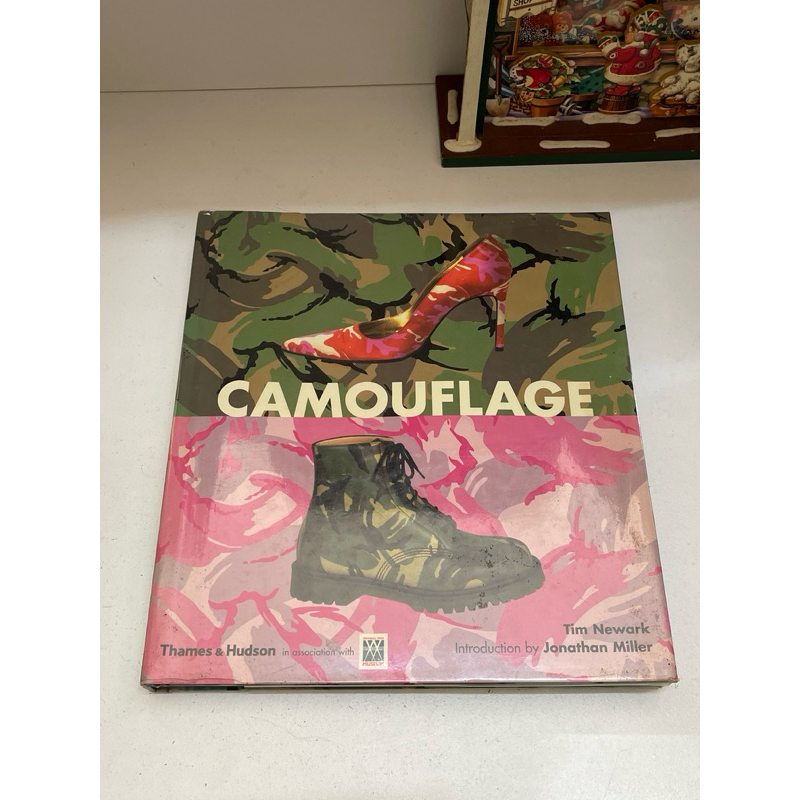 BUKU GAMOUFLAGE TIM NEWARK BY JONATHAN MILLER ORIGINAL