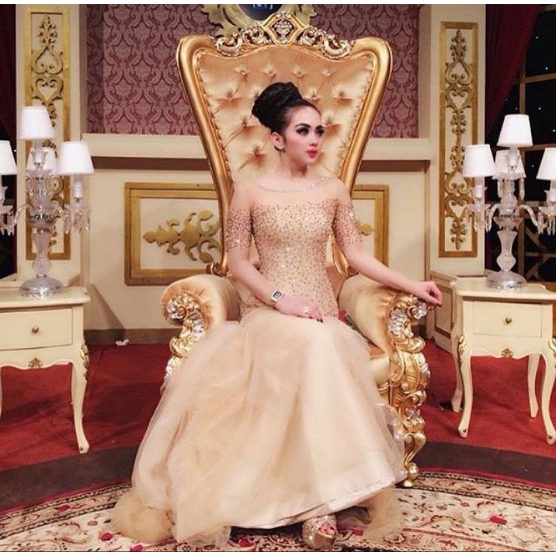 SOFA SAHRINI JUMBO DENGAN UKIRAN EMAS PRADA/TEMPEL BERKILAU DAN MEWAH